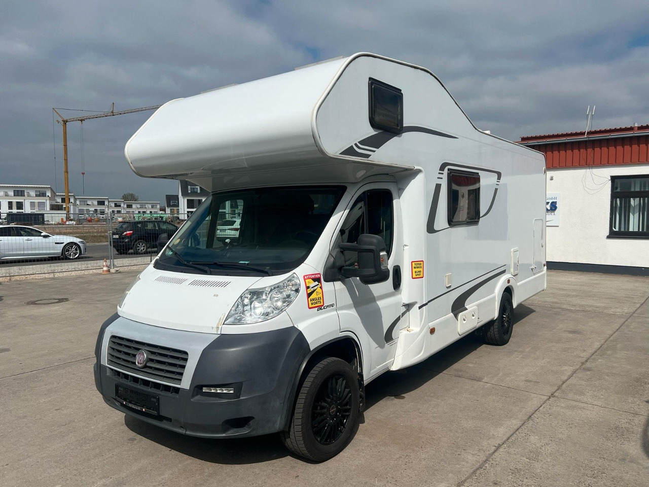 Fiat DUCATO 130 MULTIJET *KÜCHE*BAD*SCHLAFBEREICH* - Альковный автодом: фото 3 Fiat DUCATO 130 MULTIJET *KÜCHE*BAD*SCHLAFBEREICH* - Альковный автодом: фото 3