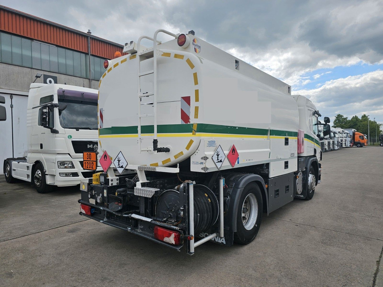 Scania P 360 * OBER/-UNTER * 3 KAMMER * BENZIN * - Грузовик-цистерна: фото 5 Scania P 360 * OBER/-UNTER * 3 KAMMER * BENZIN * - Грузовик-цистерна: фото 5