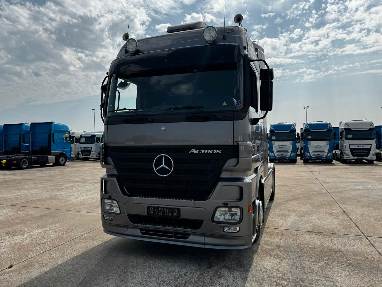Mercedes-Benz ACTROS 1844 * AUTOMATIK * TOP * NEUE REIFEN - Тягач: фото 3 Mercedes-Benz ACTROS 1844 * AUTOMATIK * TOP * NEUE REIFEN - Тягач: фото 3