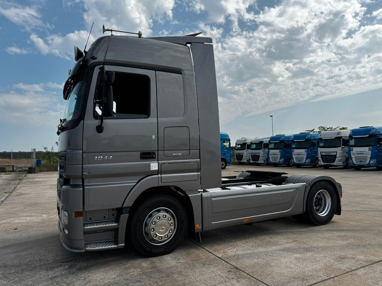 Mercedes-Benz ACTROS 1844 * AUTOMATIK * TOP * NEUE REIFEN - Тягач: фото 4 Mercedes-Benz ACTROS 1844 * AUTOMATIK * TOP * NEUE REIFEN - Тягач: фото 4
