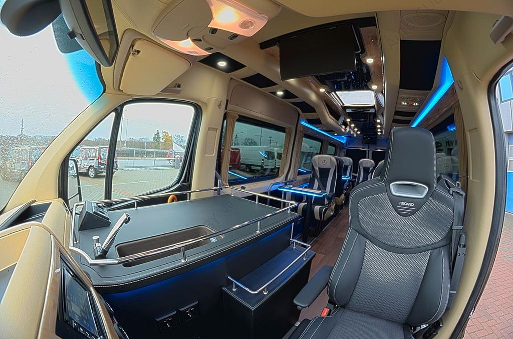 Mercedes-Benz Sprinter 319 VIP 8+1 Mercedes-Benz Sprinter 319 VIP 8+1 - Микроавтобус, Пассажирский фургон: фото 4 Mercedes-Benz Sprinter 319 VIP 8+1 Mercedes-Benz Sprinter 319 VIP 8+1 - Микроавтобус, Пассажирский фургон: фото 4