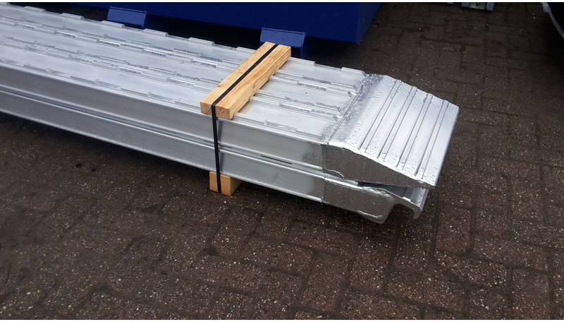Aluminium rijplanken - Погрузочная рампа: фото 2 Aluminium rijplanken - Погрузочная рампа: фото 2