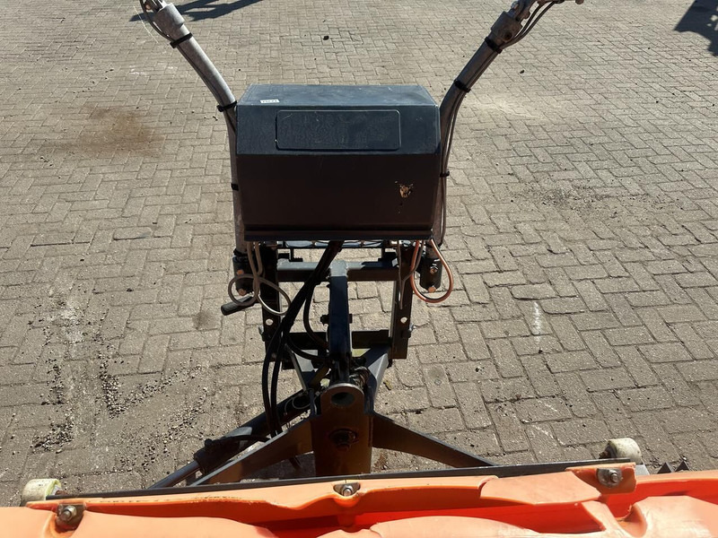 NIDO  - Отвал для снега: фото 5 NIDO  - Отвал для снега: фото 5