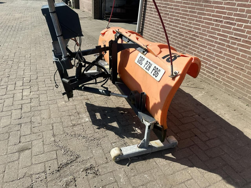 NIDO  - Отвал для снега: фото 3 NIDO  - Отвал для снега: фото 3