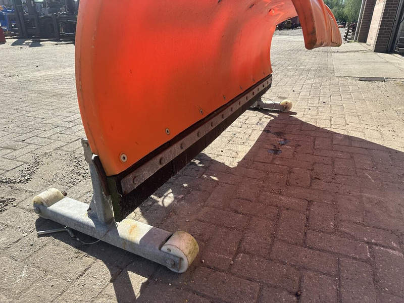 NIDO  - Отвал для снега: фото 4 NIDO  - Отвал для снега: фото 4