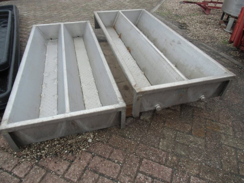 Nr. 3060 RVS doorloopbakken - Инвентарь для животноводства: фото 1 Nr. 3060 RVS doorloopbakken - Инвентарь для животноводства: фото 1