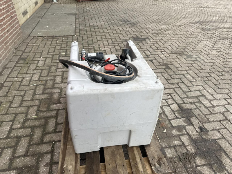 Dieseltank 200 liter - Gebruikt - Грузовик-цистерна: фото 4 Dieseltank 200 liter - Gebruikt - Грузовик-цистерна: фото 4