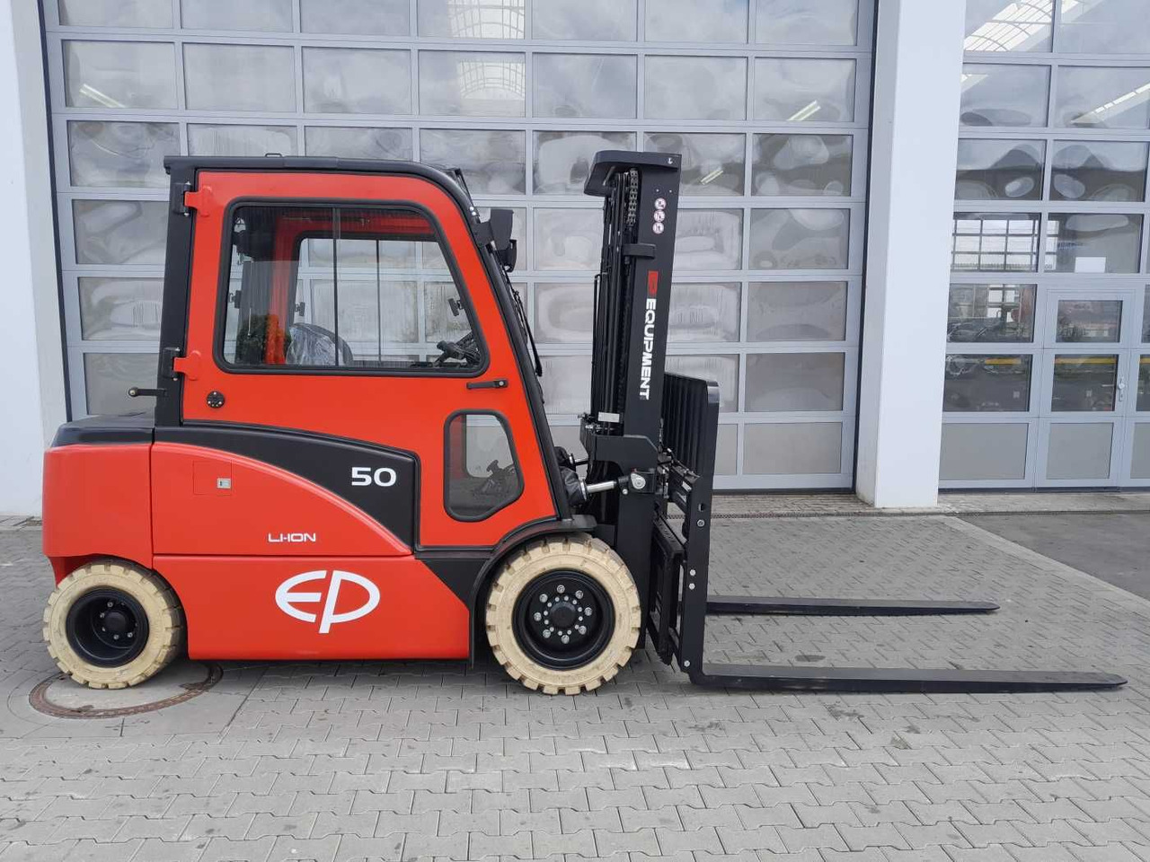 EP Equipment CPD50F8 / 5T / Triplex: 5,00m / ZVG - Электропогрузчик: фото 5 EP Equipment CPD50F8 / 5T / Triplex: 5,00m / ZVG - Электропогрузчик: фото 5