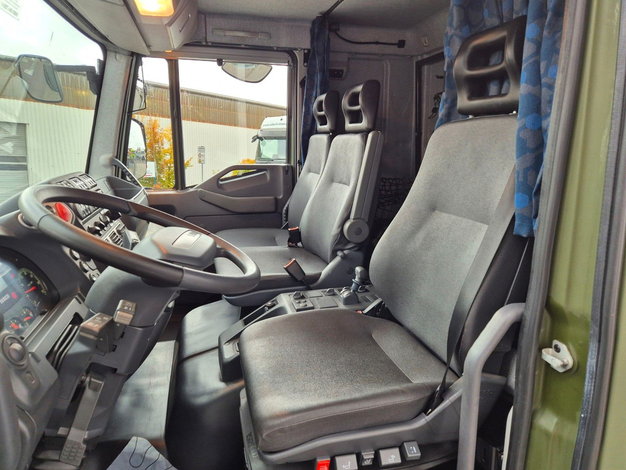 Грузовик бортовой/ Платформа Iveco Eurocargo ML100E22WM-BW 4x4 Pritsche L-Haus Bett: фото 11 Грузовик бортовой/ Платформа Iveco Eurocargo ML100E22WM-BW 4x4 Pritsche L-Haus Bett: фото 11