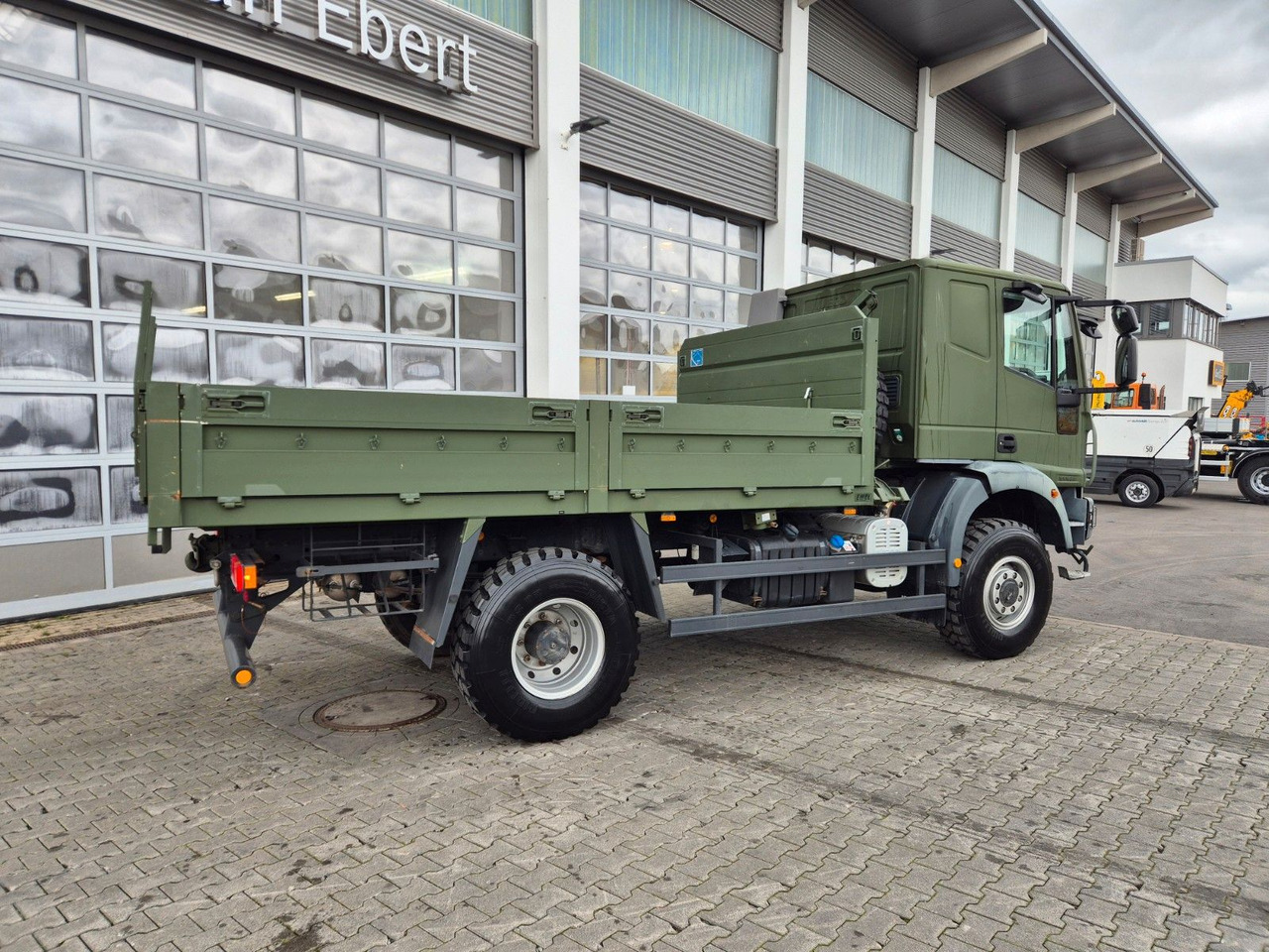 Грузовик бортовой/ Платформа Iveco Eurocargo ML100E22WM-BW 4x4 Pritsche L-Haus Bett: фото 23 Грузовик бортовой/ Платформа Iveco Eurocargo ML100E22WM-BW 4x4 Pritsche L-Haus Bett: фото 23