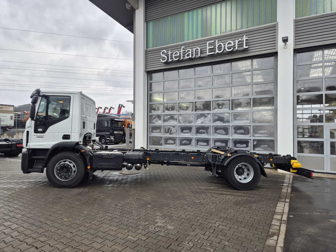 Iveco Eurocargo ML180E28/P 4x2 ZF-Automatik 8AP 3Stück - Грузовик-шасси: фото 5 Iveco Eurocargo ML180E28/P 4x2 ZF-Automatik 8AP 3Stück - Грузовик-шасси: фото 5