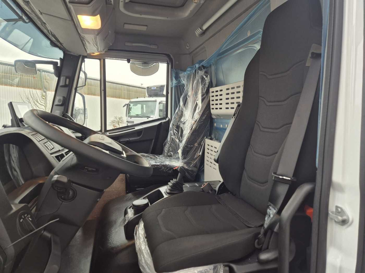 Новый Грузовик-шасси Iveco Eurocargo ML180E28/P 4x2 ZF-Automatik 8AP 3Stück: фото 10
