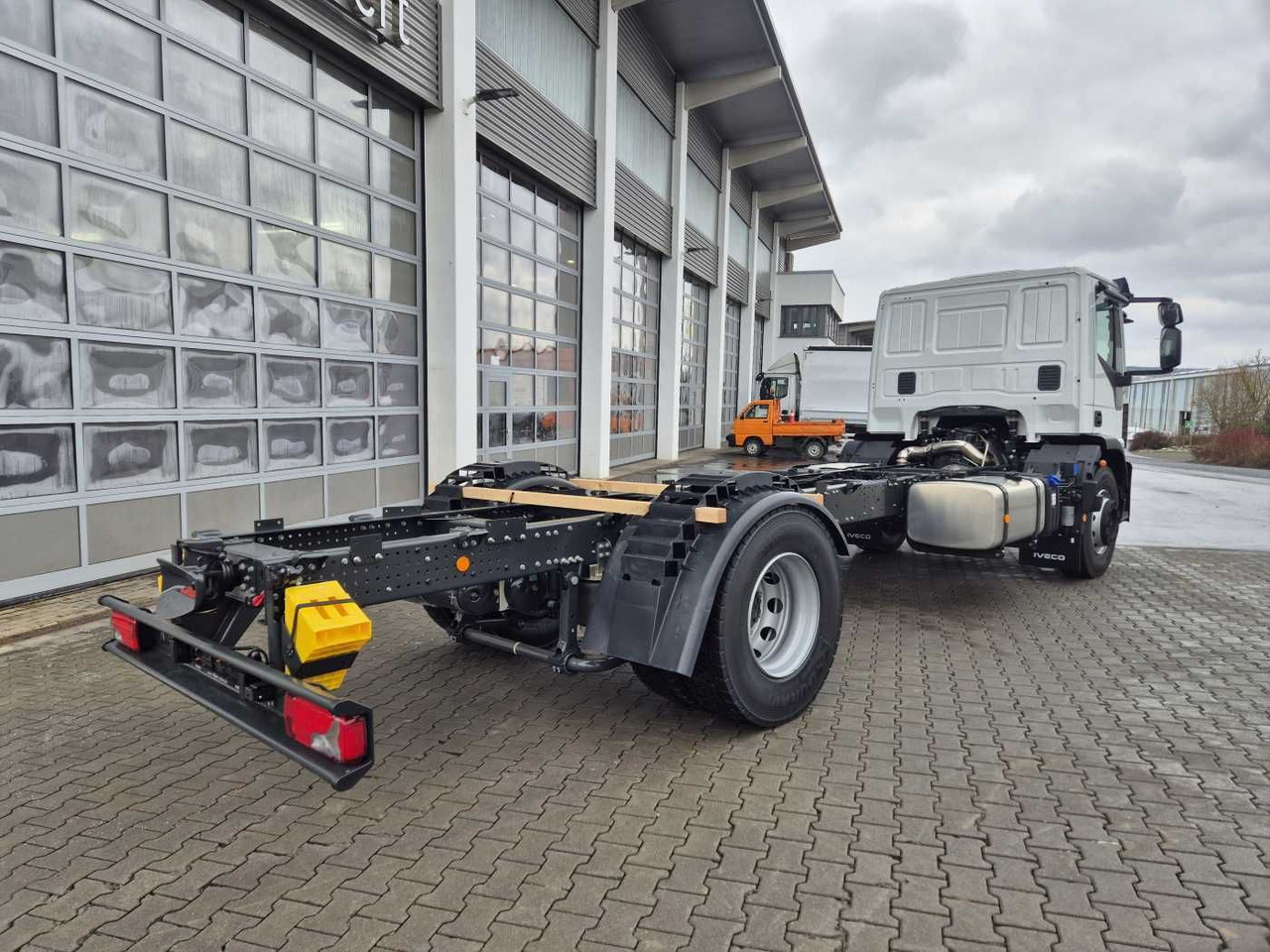 Новый Грузовик-шасси Iveco Eurocargo ML180E28/P 4x2 ZF-Automatik 8AP 3Stück: фото 9