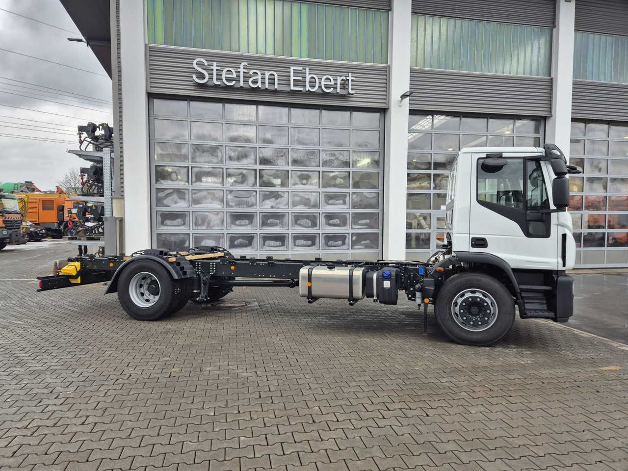 Новый Грузовик-шасси Iveco Eurocargo ML180E28/P 4x2 ZF-Automatik 8AP 3Stück: фото 6