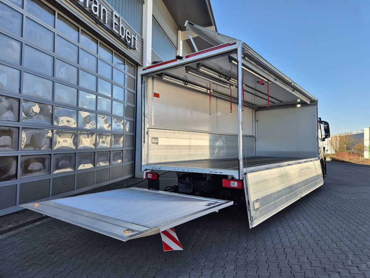 Грузовик для перевозки напитков Iveco S-Way AD190S40/FP Böse Schwenkwand LBW 2x AHK: фото 9