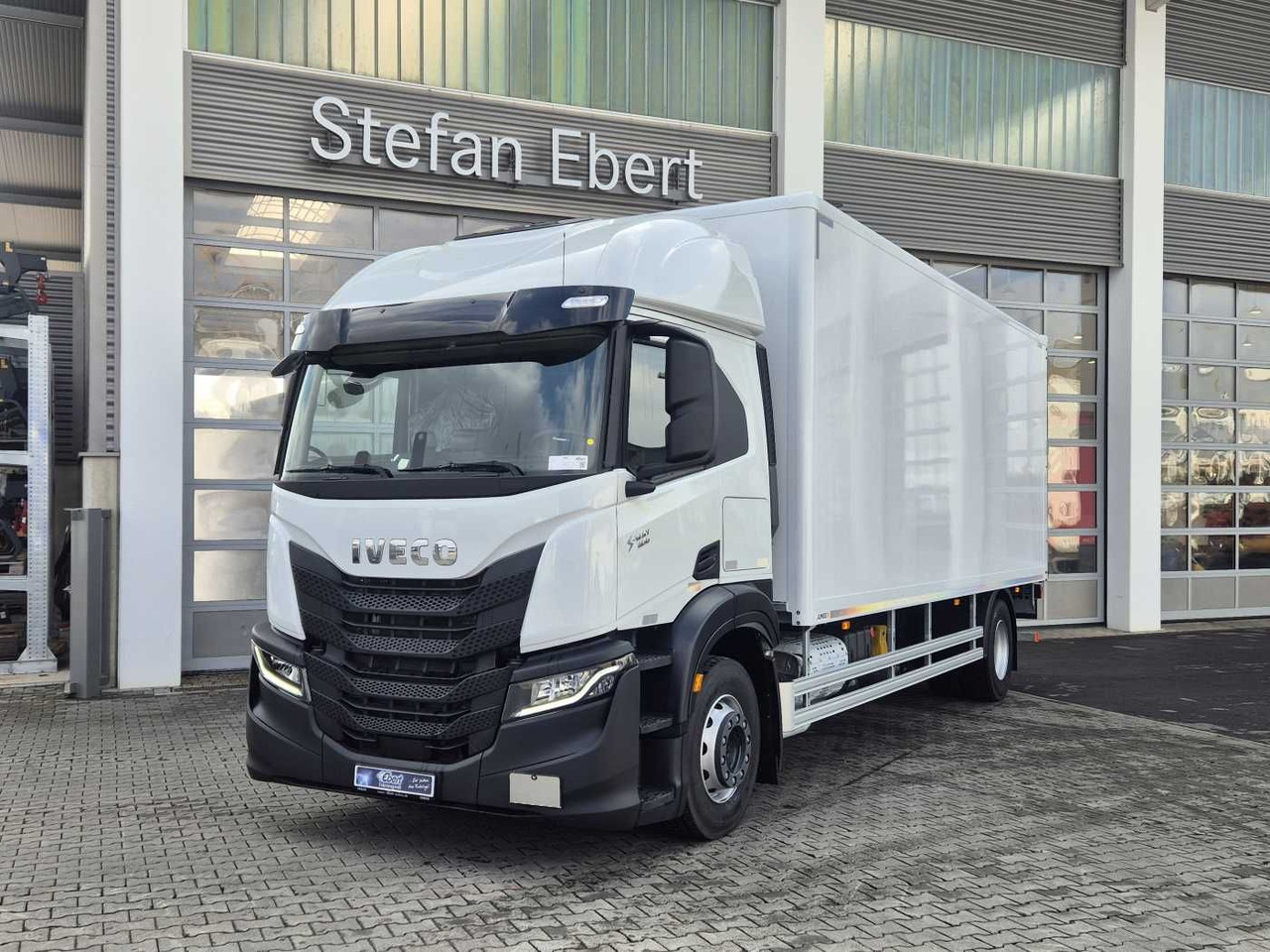 Iveco S Way AT190S40/P LBW Tür AHK Navi Bett - Грузовик с закрытым кузовом: фото 1 Iveco S Way AT190S40/P LBW Tür AHK Navi Bett - Грузовик с закрытым кузовом: фото 1