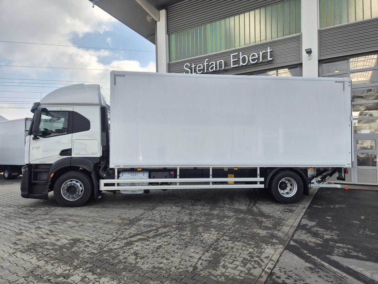 Iveco S Way AT190S40/P LBW Tür AHK Navi Bett - Грузовик с закрытым кузовом: фото 4 Iveco S Way AT190S40/P LBW Tür AHK Navi Bett - Грузовик с закрытым кузовом: фото 4