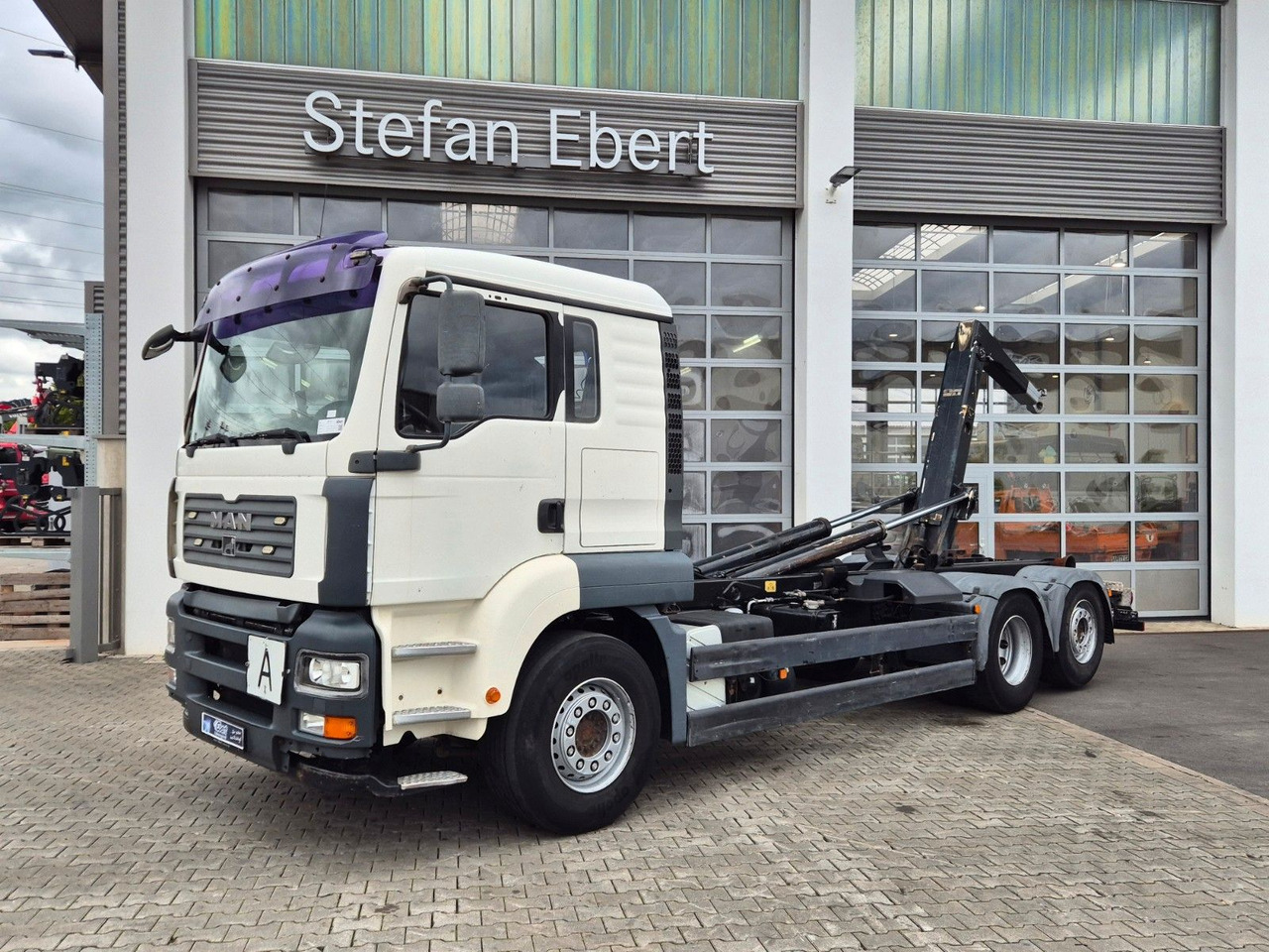 MAN TGA 26.440 6x2-2 BL Meiller RK 20.70 Bett - Крюковой мультилифт: фото 1 MAN TGA 26.440 6x2-2 BL Meiller RK 20.70 Bett - Крюковой мультилифт: фото 1