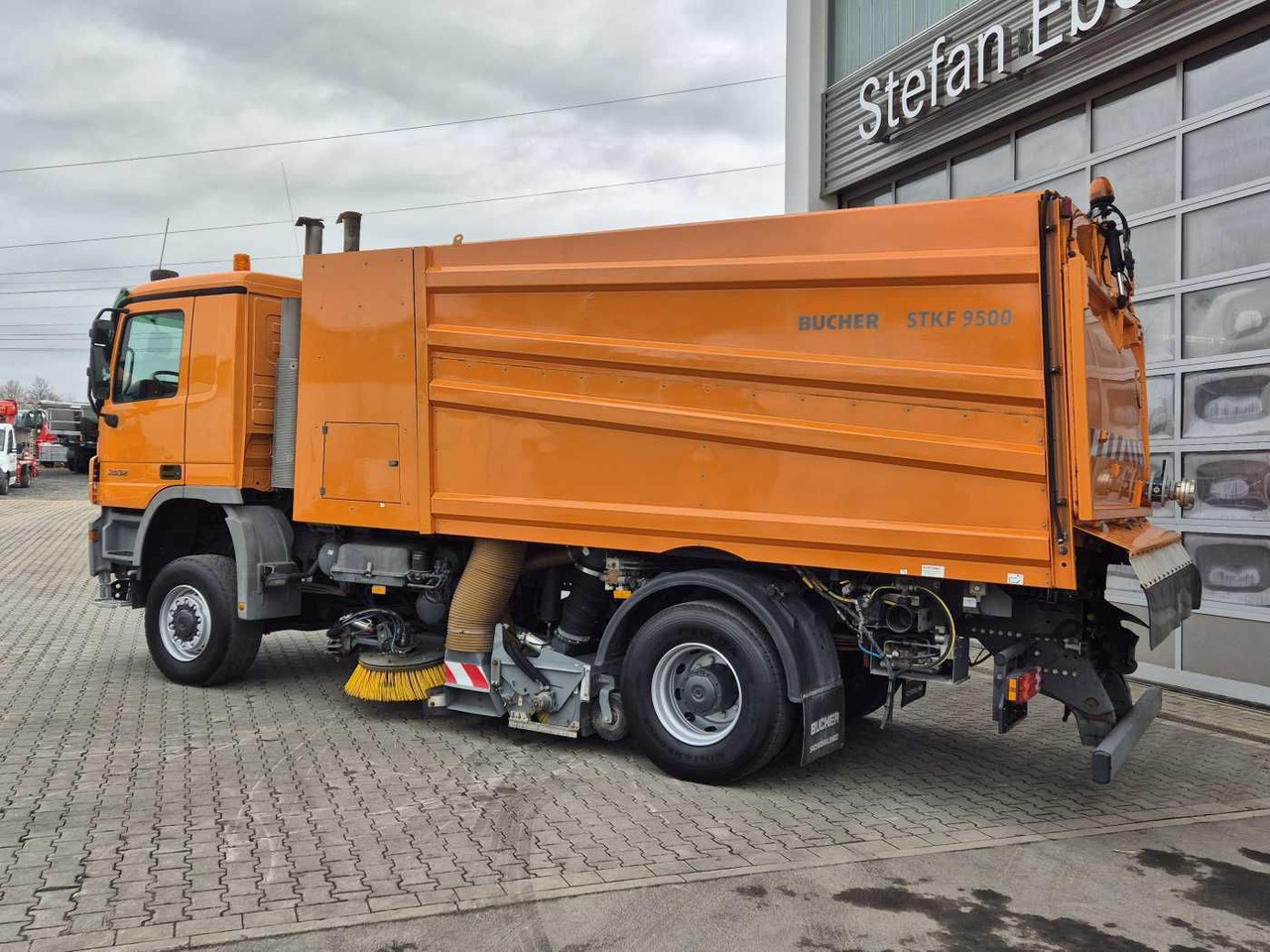 Подметально-уборочная машина Mercedes-Benz Actros 2032 A 4x4 Bucher STKF 9500 Airport 30x: фото 14