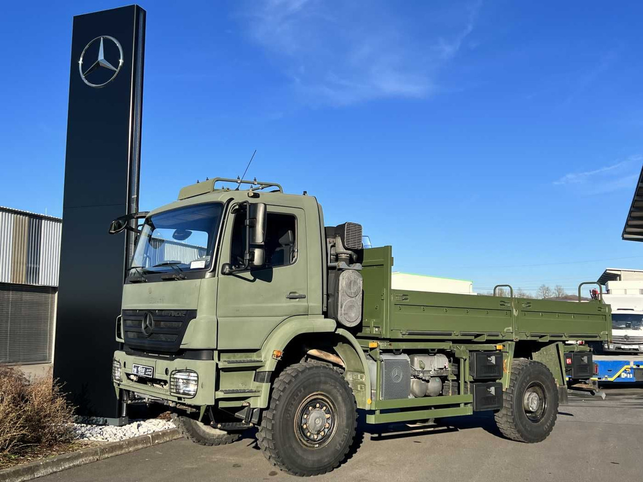 Mercedes-Benz Axor 1829 A 4x4 Pritsche - Грузовик бортовой/ Платформа: фото 1 Mercedes-Benz Axor 1829 A 4x4 Pritsche - Грузовик бортовой/ Платформа: фото 1