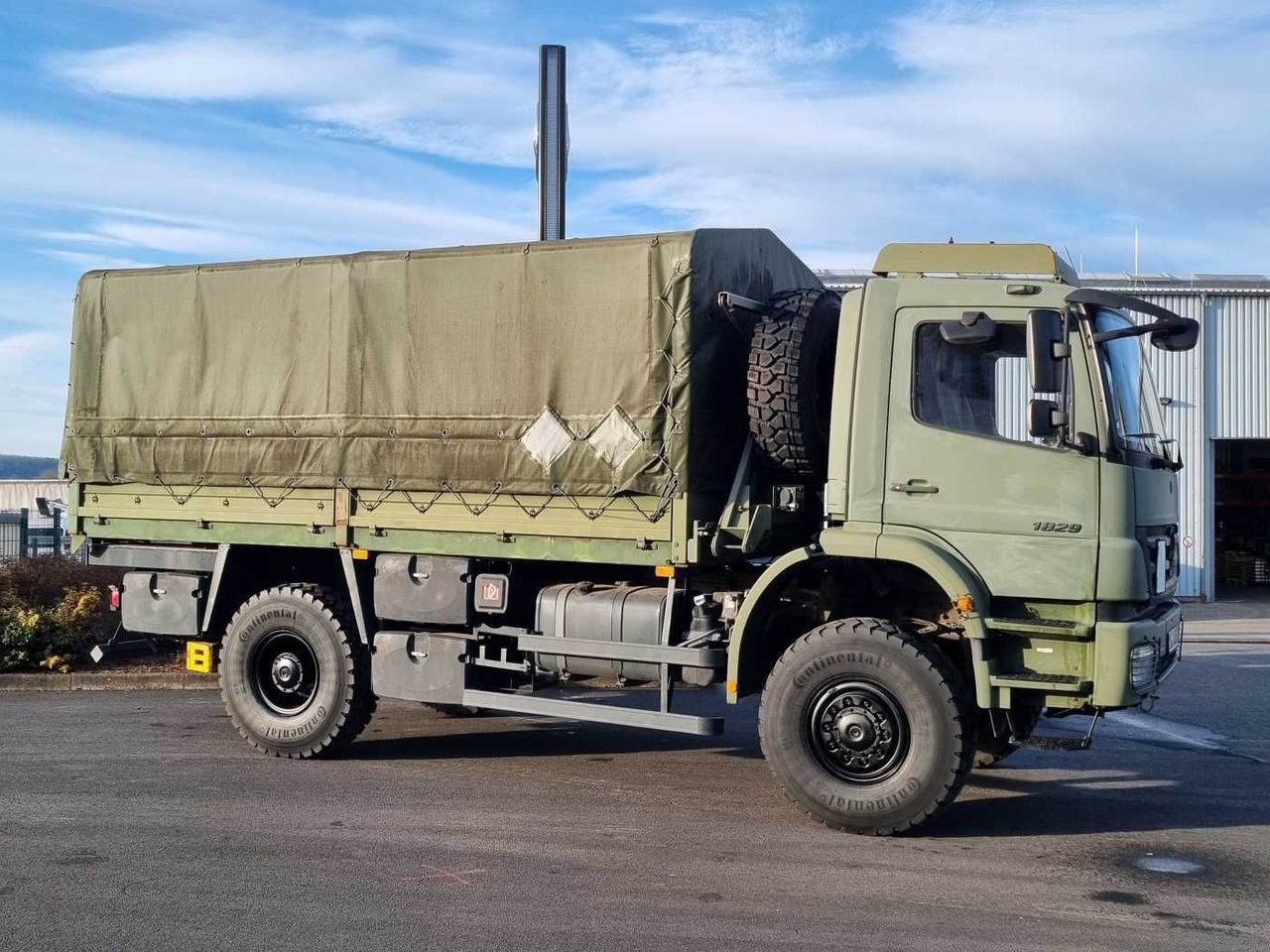 Mercedes-Benz Axor 1829 A 4x4 Pritsche/Plane 10 Stück - Грузовик бортовой/ Платформа: фото 4 Mercedes-Benz Axor 1829 A 4x4 Pritsche/Plane 10 Stück - Грузовик бортовой/ Платформа: фото 4