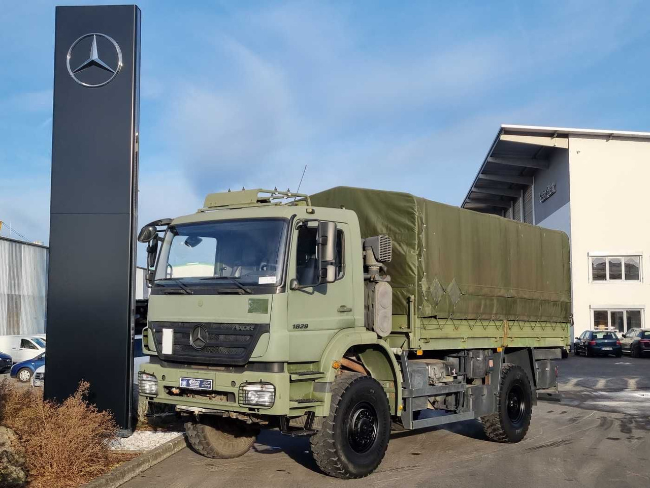 Mercedes-Benz Axor 1829 A 4x4 Pritsche/Plane 10 Stück - Грузовик бортовой/ Платформа: фото 1 Mercedes-Benz Axor 1829 A 4x4 Pritsche/Plane 10 Stück - Грузовик бортовой/ Платформа: фото 1