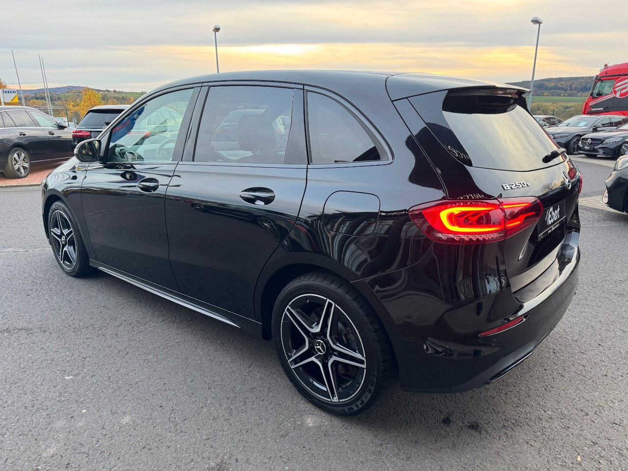 Mercedes-Benz B 250e Edition2020+AMG+Ambiente+Night+LED - Седан: фото 3 Mercedes-Benz B 250e Edition2020+AMG+Ambiente+Night+LED - Седан: фото 3