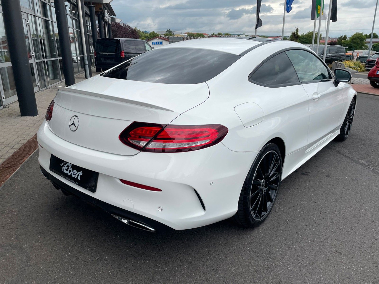 Mercedes-Benz C 220 d Coupe AMG+Pano+R-Kamera+Night+Carplay - Купе: фото 4 Mercedes-Benz C 220 d Coupe AMG+Pano+R-Kamera+Night+Carplay - Купе: фото 4