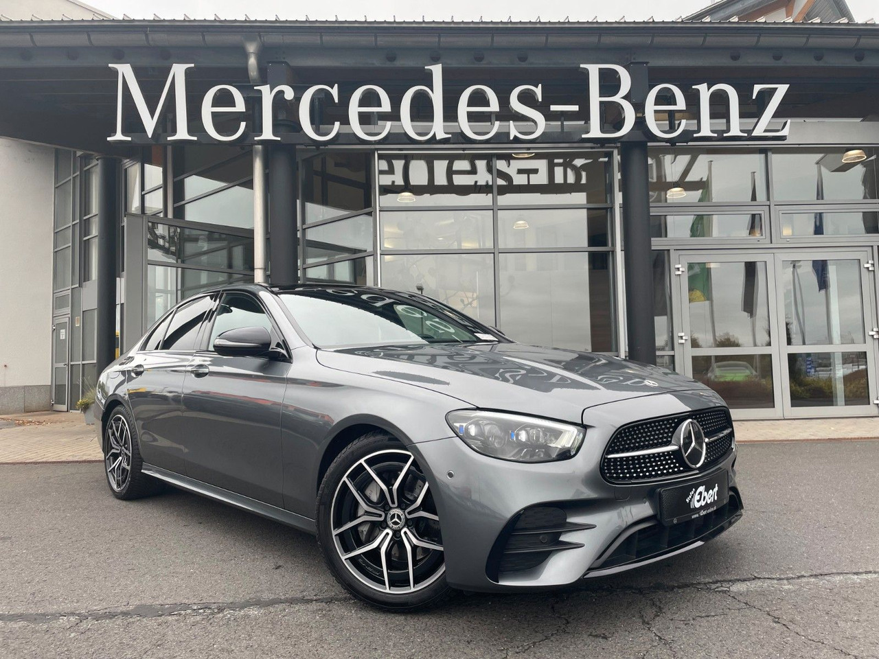 Mercedes-Benz E 220 d AMG+MBeam+Pano+Distr+R-Kamera - Седан: фото 1 Mercedes-Benz E 220 d AMG+MBeam+Pano+Distr+R-Kamera - Седан: фото 1