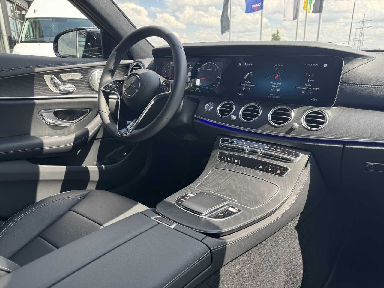 Легковой автомобиль Mercedes-Benz E 220d AMG+Pano+Burm+Distr+Memory+AHK+360: фото 13