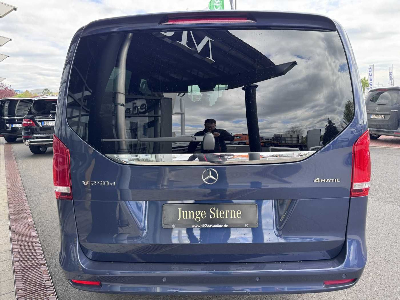 Mercedes-Benz V 250 d EDITION 4MATIC AMG DISTRONIC AHK Tisch - Пассажирский фургон: фото 5 Mercedes-Benz V 250 d EDITION 4MATIC AMG DISTRONIC AHK Tisch - Пассажирский фургон: фото 5