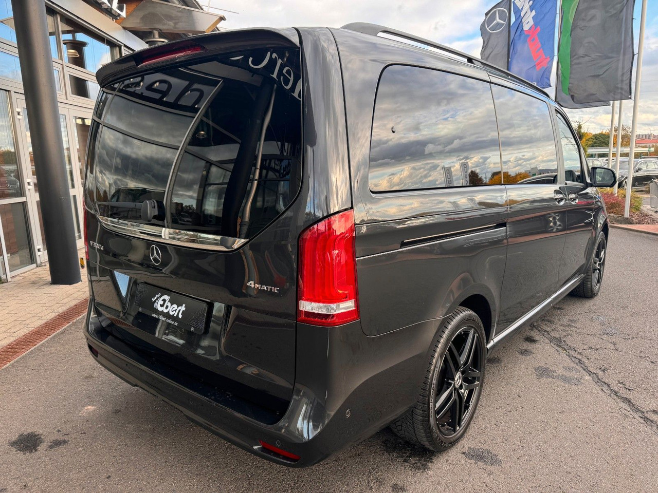 Mercedes-Benz V 300 d 4MATIC AVA ED AMG DISTR Stdh AHK2,5 PANO - Пассажирский фургон: фото 4 Mercedes-Benz V 300 d 4MATIC AVA ED AMG DISTR Stdh AHK2,5 PANO - Пассажирский фургон: фото 4