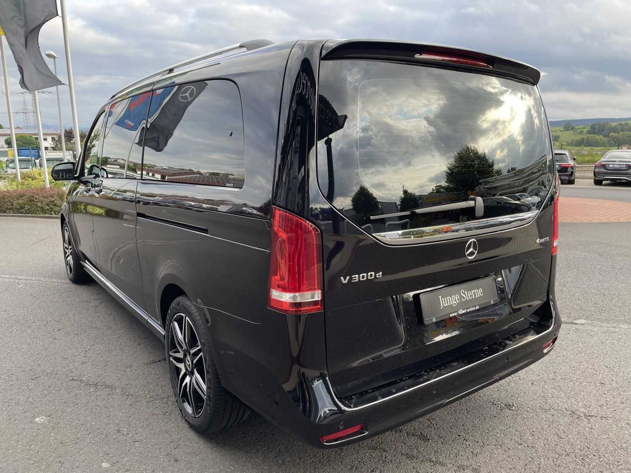 Mercedes-Benz V 300 d AVA 4MATIC AMG Kühlschrank AIRMATIC - Пассажирский фургон: фото 3 Mercedes-Benz V 300 d AVA 4MATIC AMG Kühlschrank AIRMATIC - Пассажирский фургон: фото 3