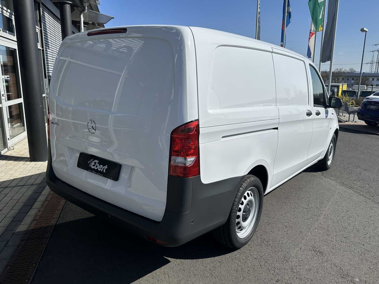 Mercedes-Benz eVito 112 Klima Kamera Audio 30 Sitzheiz Tempom. - Легковой фургон, Электрический фургон: фото 4 Mercedes-Benz eVito 112 Klima Kamera Audio 30 Sitzheiz Tempom. - Легковой фургон, Электрический фургон: фото 4