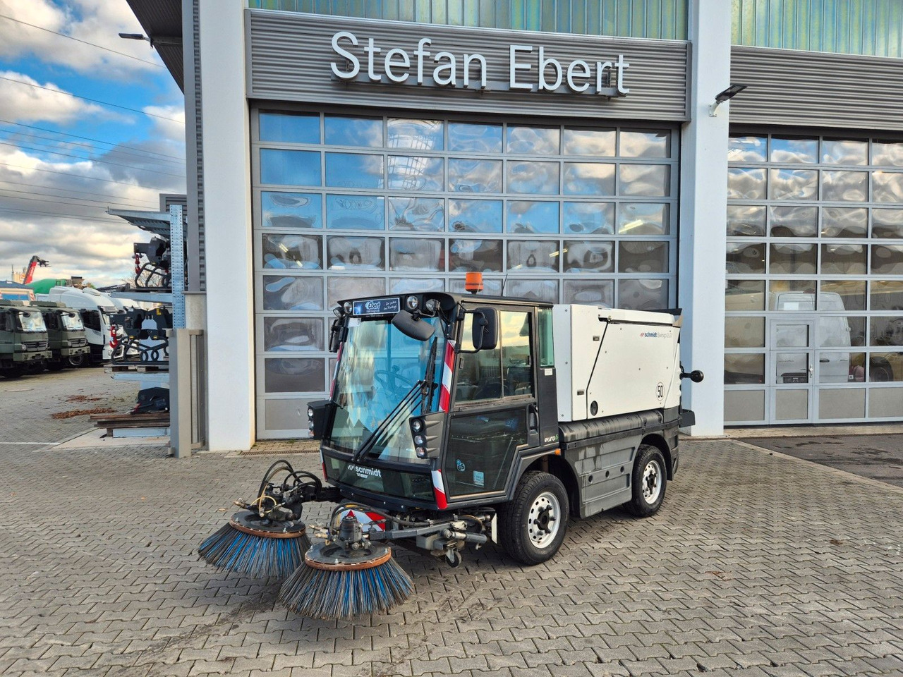 Schmidt Swingo Compact 200+ Klima - Подметально-уборочная машина: фото 2 Schmidt Swingo Compact 200+ Klima - Подметально-уборочная машина: фото 2