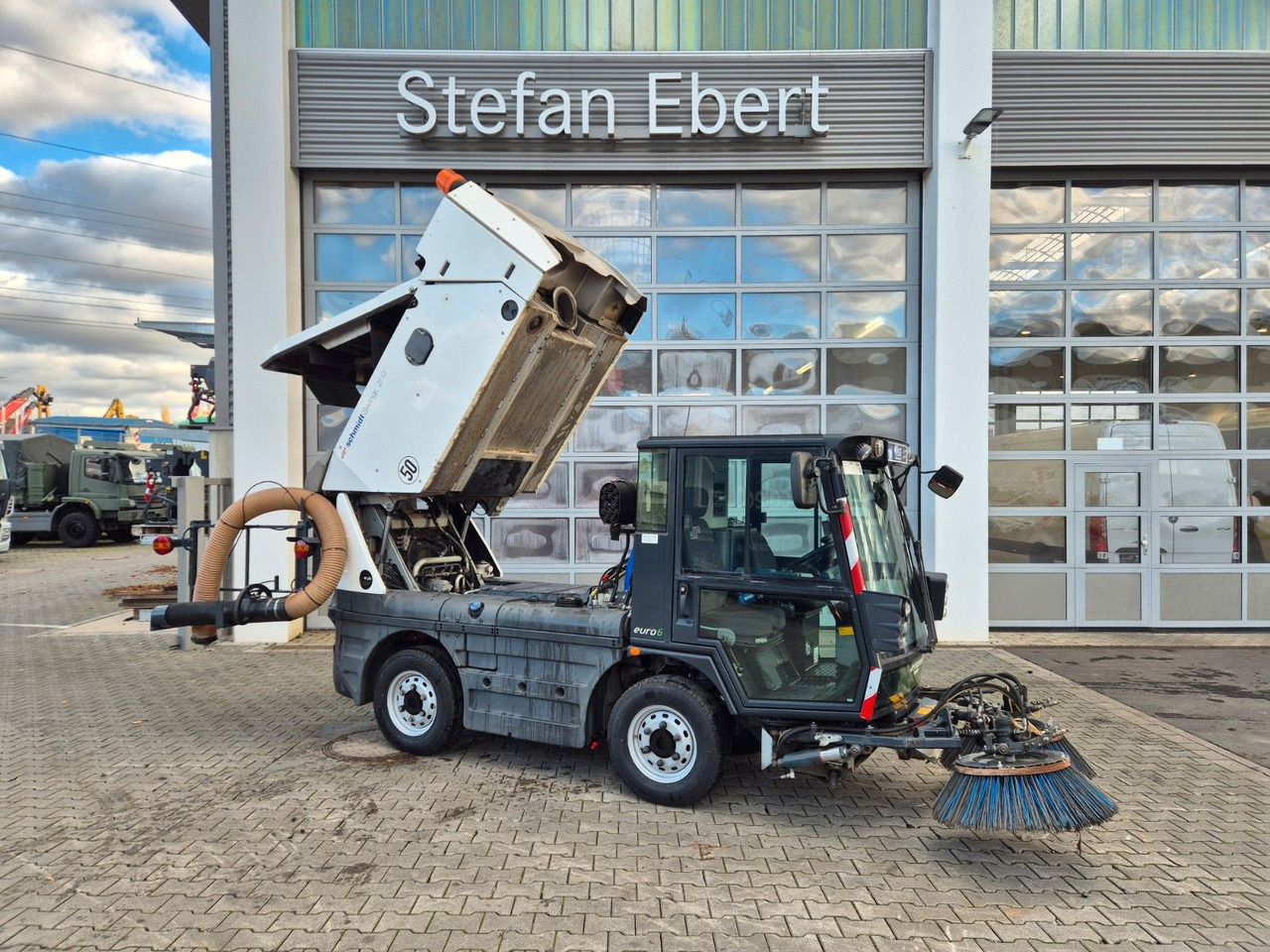 Schmidt Swingo Compact 200+ Klima - Подметально-уборочная машина: фото 1 Schmidt Swingo Compact 200+ Klima - Подметально-уборочная машина: фото 1