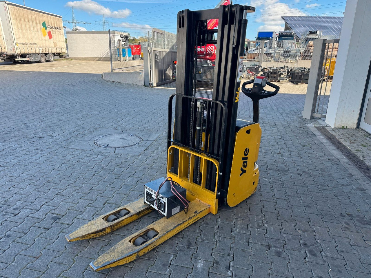 Yale MS 12 AC / Triplex: 4m! / nur 180h! / 2014 - Штабелер: фото 5 Yale MS 12 AC / Triplex: 4m! / nur 180h! / 2014 - Штабелер: фото 5