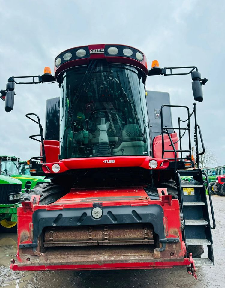 Case IH AFH 8010 - Зерноуборочный комбайн: фото 3 Case IH AFH 8010 - Зерноуборочный комбайн: фото 3