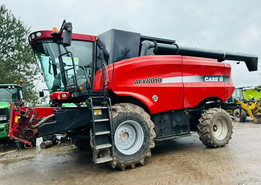 Case IH AFH 8010 - Зерноуборочный комбайн: фото 1 Case IH AFH 8010 - Зерноуборочный комбайн: фото 1