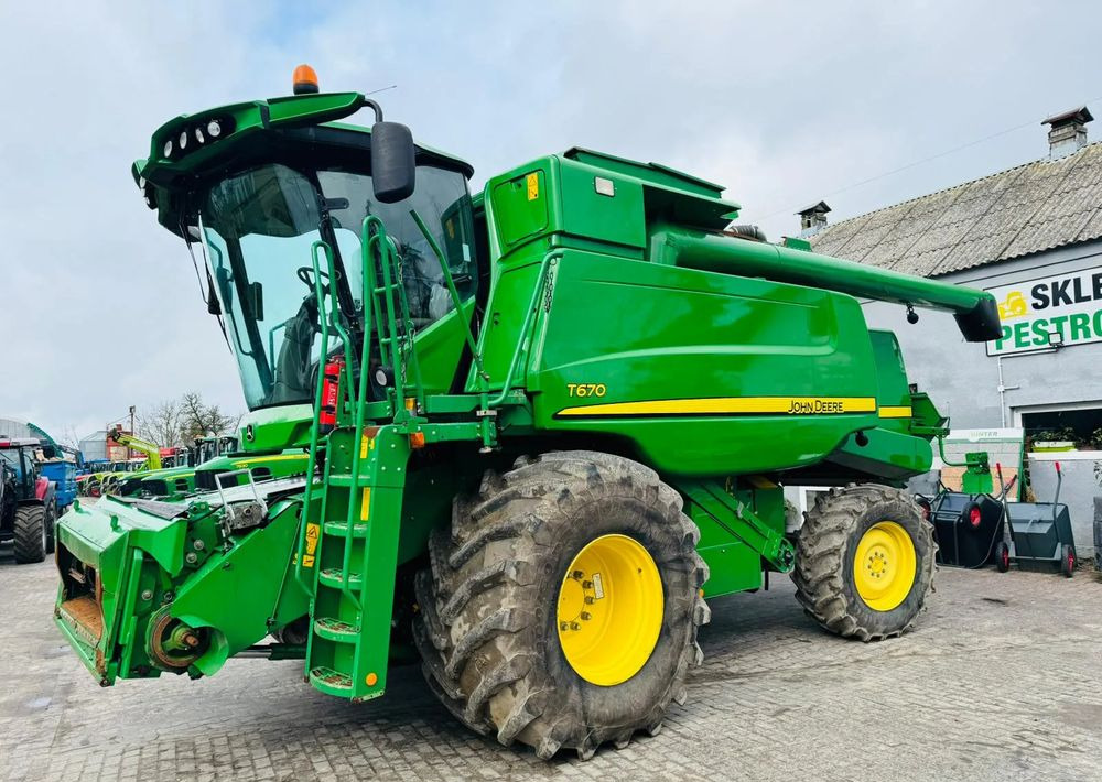 John Deere T670 - Зерноуборочный комбайн: фото 2 John Deere T670 - Зерноуборочный комбайн: фото 2