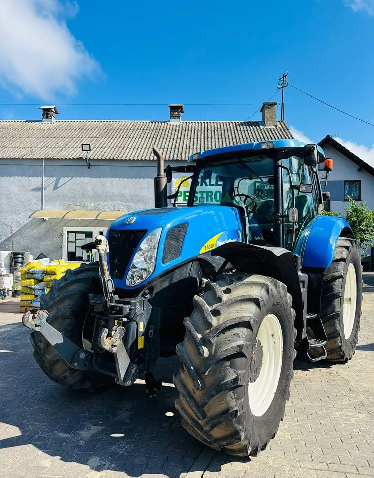New Holland T7030 - Трактор: фото 5 New Holland T7030 - Трактор: фото 5