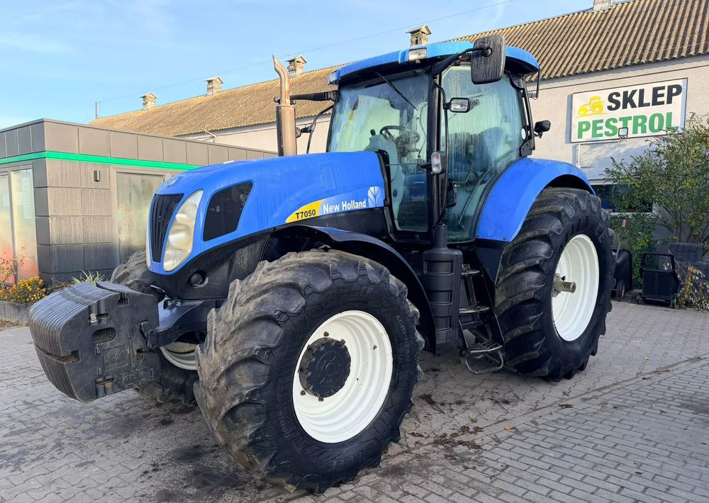 New Holland T7050 - Трактор: фото 1 New Holland T7050 - Трактор: фото 1
