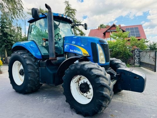 New Holland T8020 - Трактор: фото 3 New Holland T8020 - Трактор: фото 3