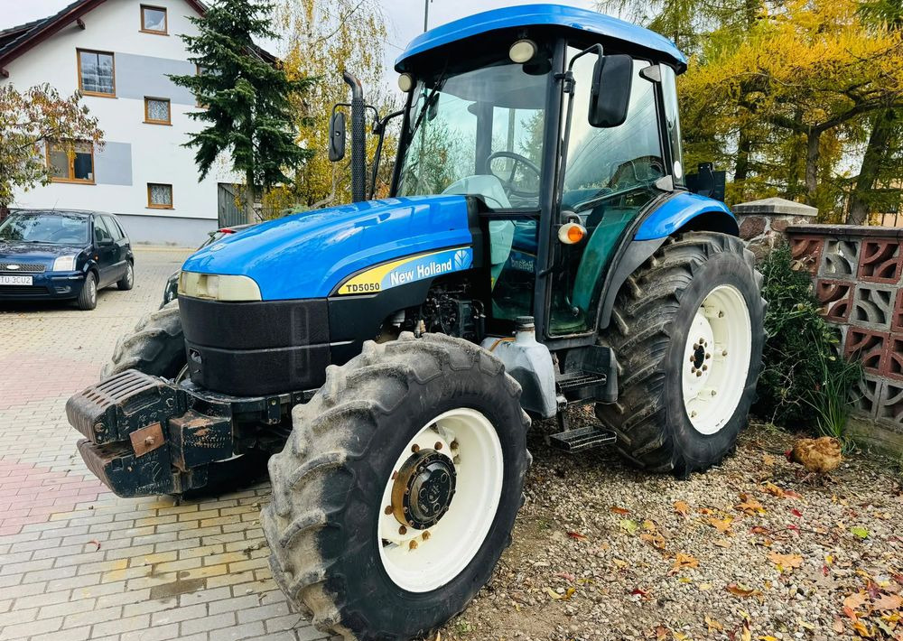 New Holland TD5050 - Трактор: фото 2 New Holland TD5050 - Трактор: фото 2