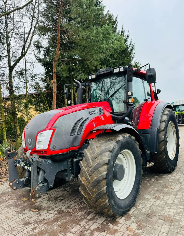 Valtra T213 - Трактор: фото 2 Valtra T213 - Трактор: фото 2