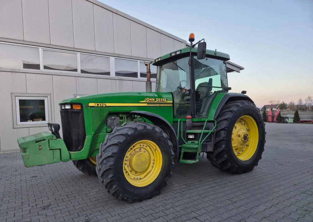 John Deere 8310 - Трактор: фото 1 John Deere 8310 - Трактор: фото 1