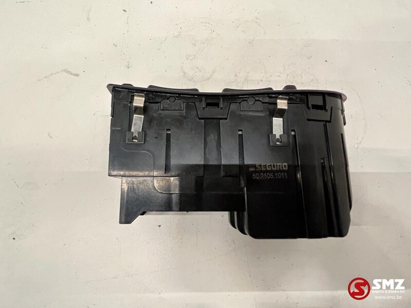 MAN Deurmodule links TGA - Кабина и интерьер для Грузовиков: фото 2 MAN Deurmodule links TGA - Кабина и интерьер для Грузовиков: фото 2