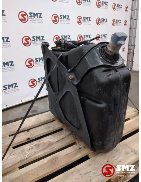 Mercedes-Benz Occ AdBluetank 60L Mercedes Actros A9604702715 - Топливная система для Грузовиков: фото 2 Mercedes-Benz Occ AdBluetank 60L Mercedes Actros A9604702715 - Топливная система для Грузовиков: фото 2