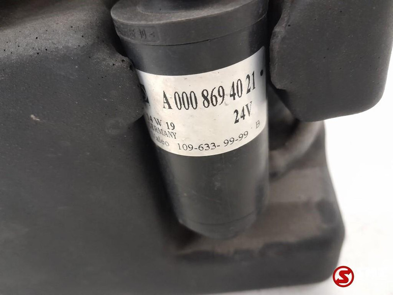 Mercedes-Benz Occ ruitensproeiervloeistoftank + waterpomp Merced - Щетка стеклоочистителя для Грузовиков: фото 3 Mercedes-Benz Occ ruitensproeiervloeistoftank + waterpomp Merced - Щетка стеклоочистителя для Грузовиков: фото 3