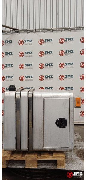 Renault Occ hydraulische tank 250L + materiaalkast Renault - Бак для гидравлической жидкости для Грузовиков: фото 1 Renault Occ hydraulische tank 250L + materiaalkast Renault - Бак для гидравлической жидкости для Грузовиков: фото 1